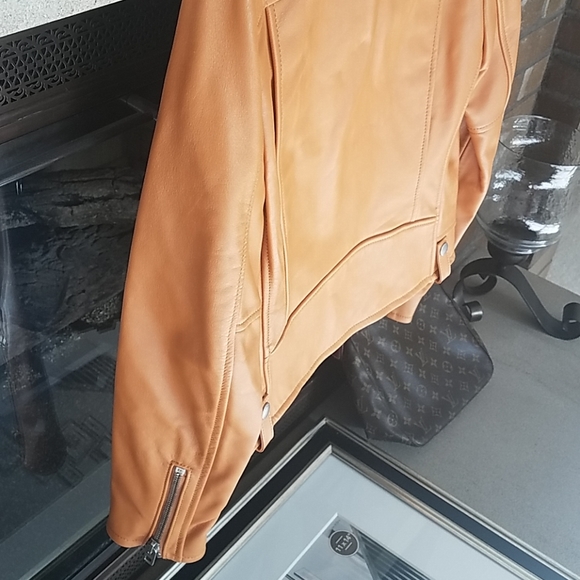 Gorgeous Sport Boutique Coach - Leather Moto Jacket with Silver Hardware❣️❣️❣️ - Picture 5 of 10
